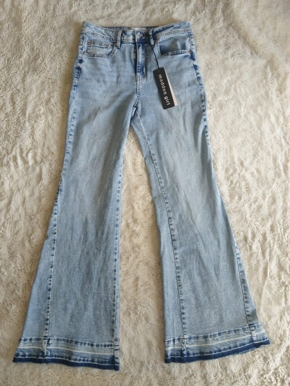 Madden Girl NWT Juniors Size 7 '90s Flare Jeans  Wash High Rise Hem Details
